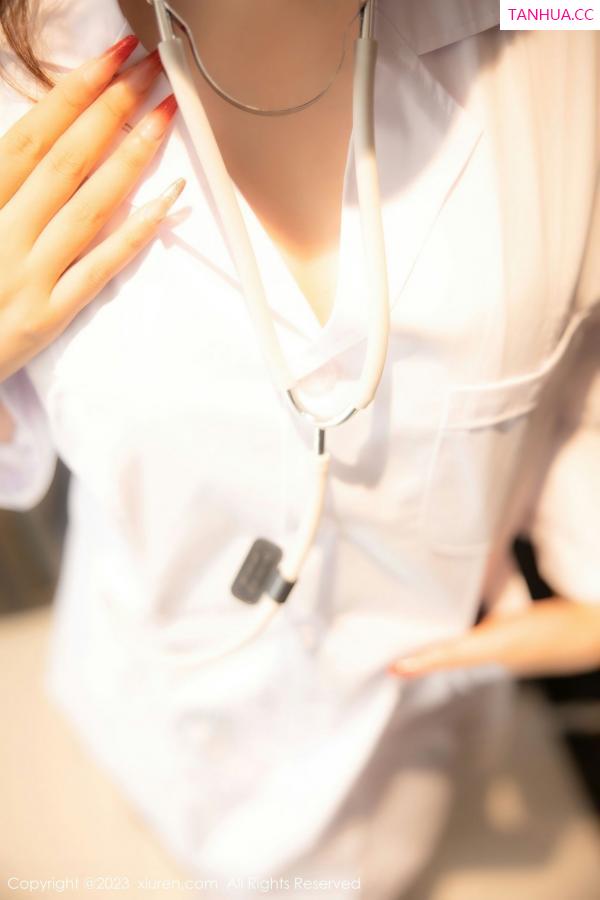江真真  [XiuRen]高清写真图 2023.01.13 No.6130 江真真 护士服美臀第6张图片